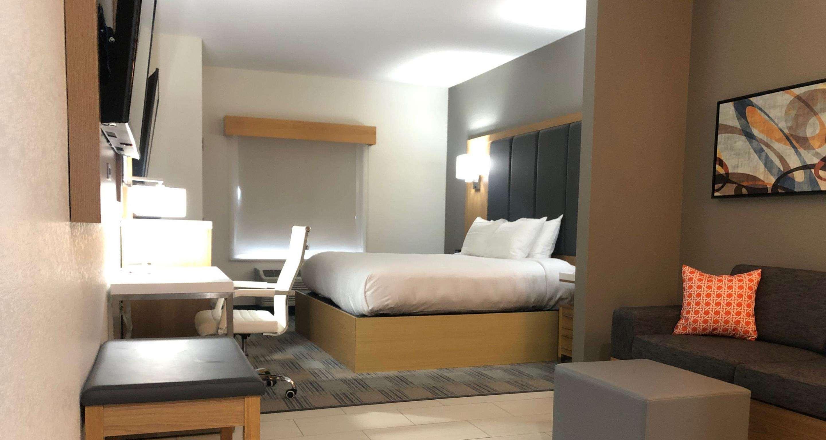 La Quinta Inn & Suites By Wyndham Coralville Iowa City Bagian luar foto