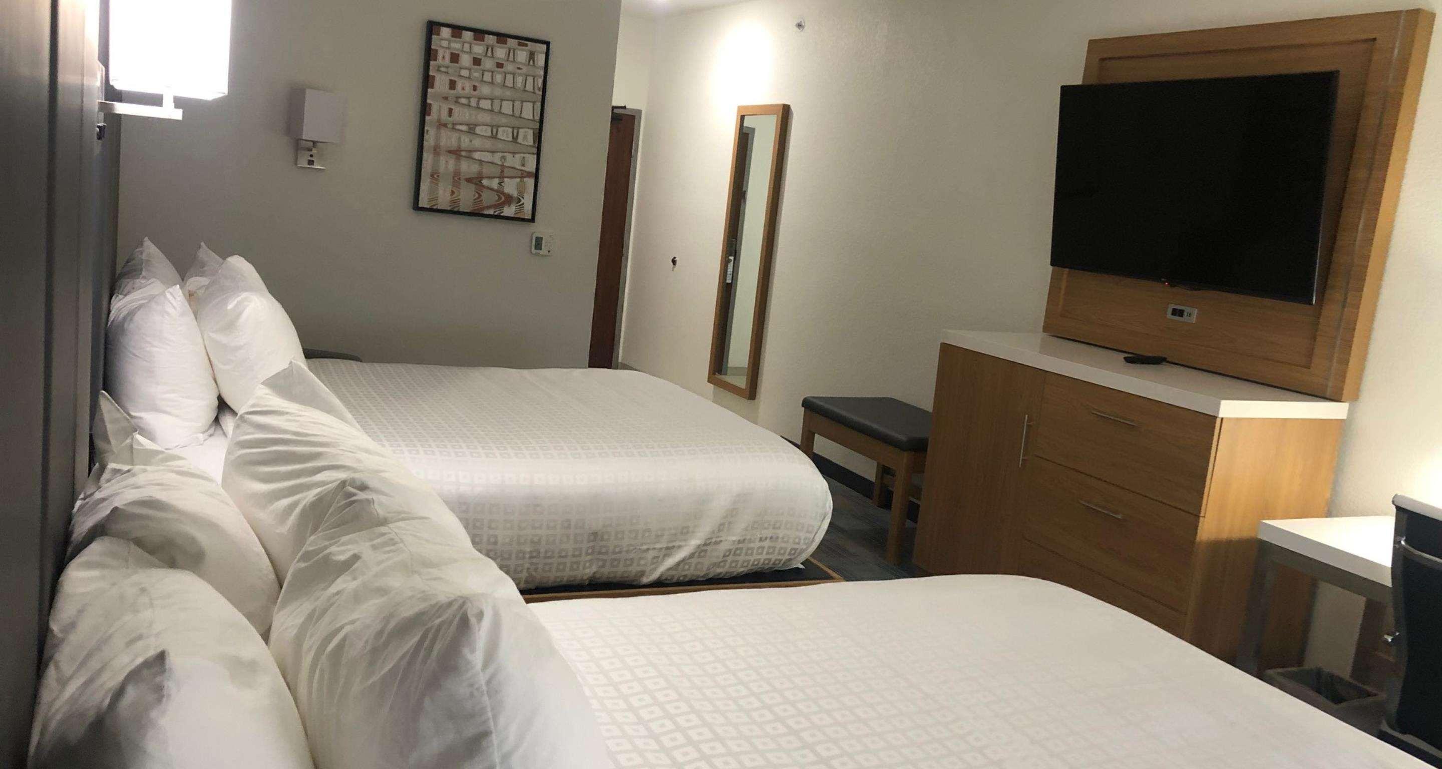 La Quinta Inn & Suites By Wyndham Coralville Iowa City Bagian luar foto