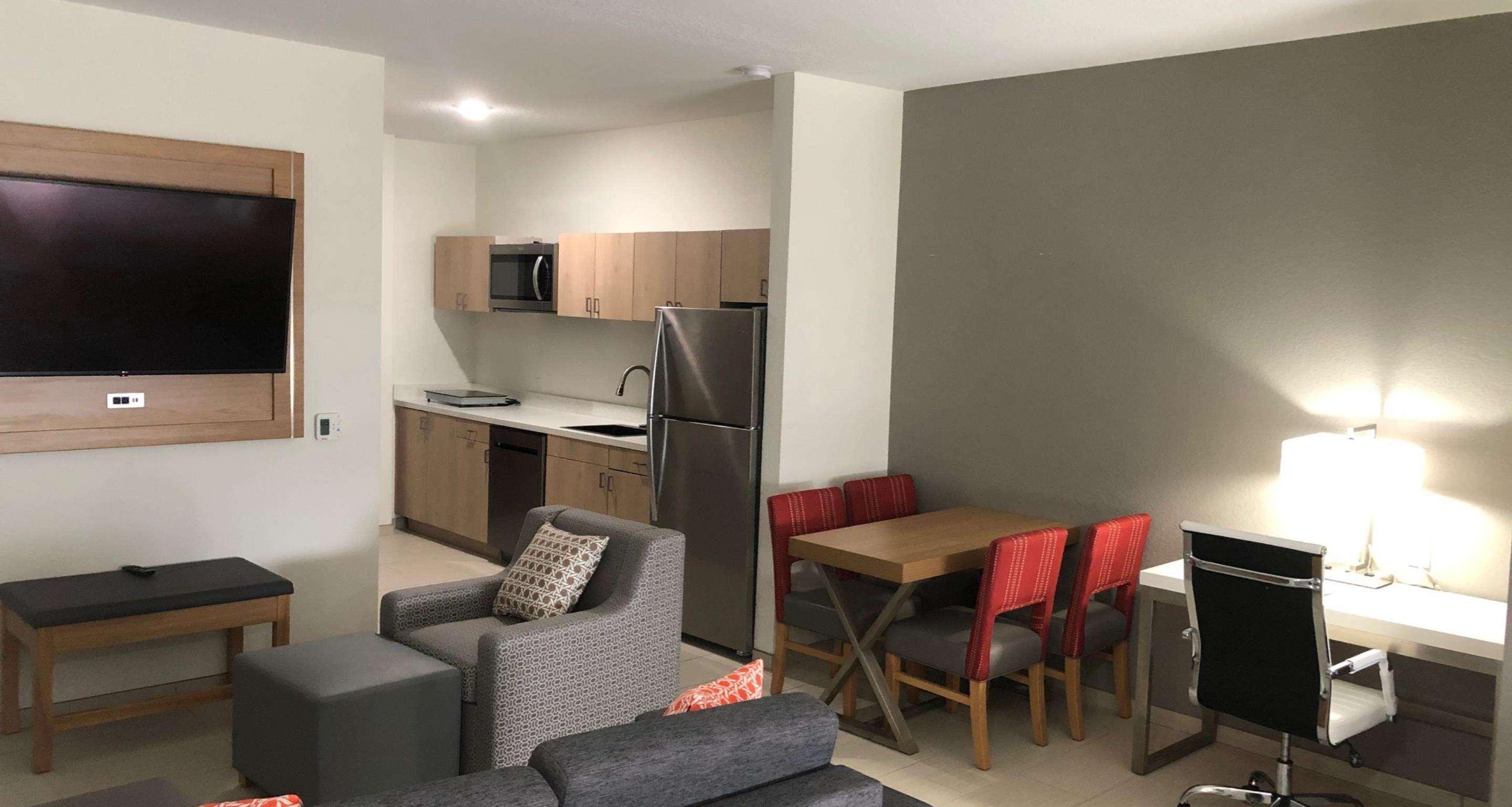 La Quinta Inn & Suites By Wyndham Coralville Iowa City Bagian luar foto