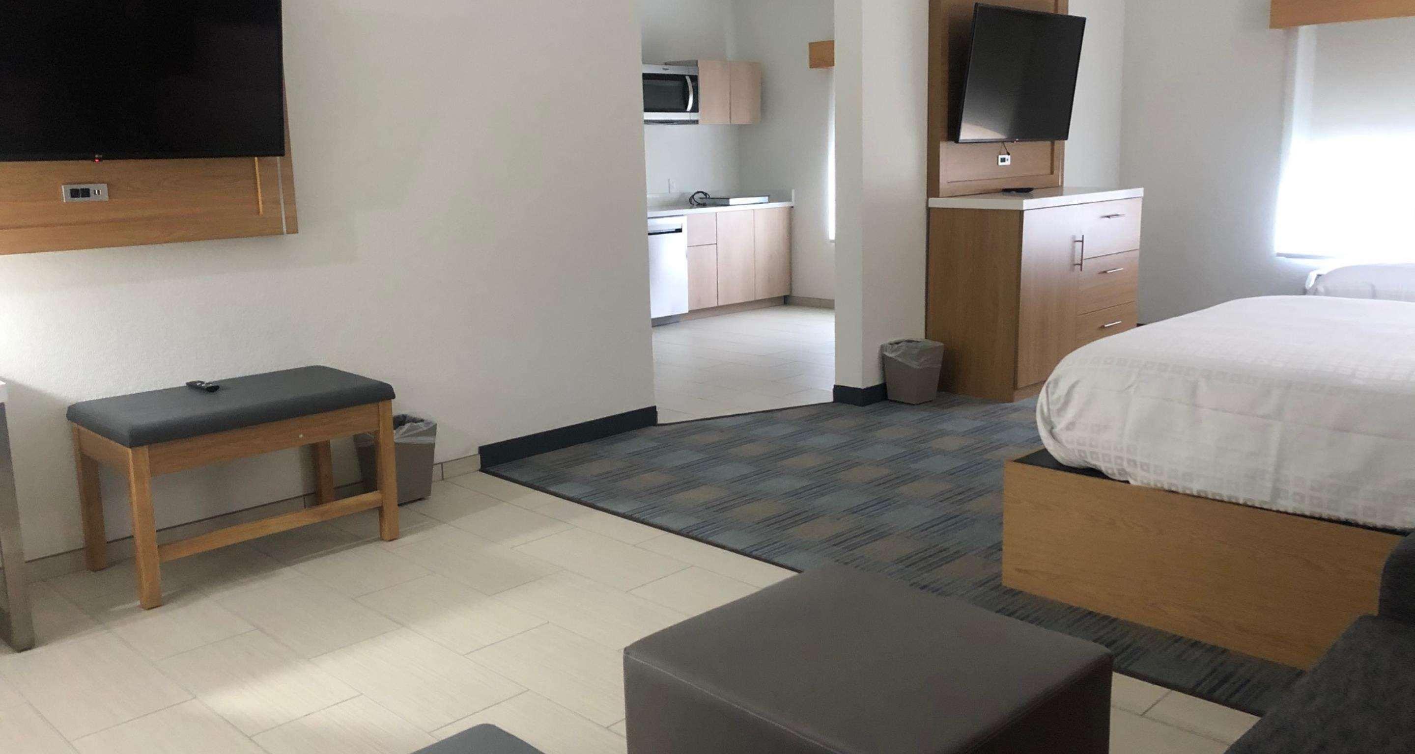 La Quinta Inn & Suites By Wyndham Coralville Iowa City Bagian luar foto