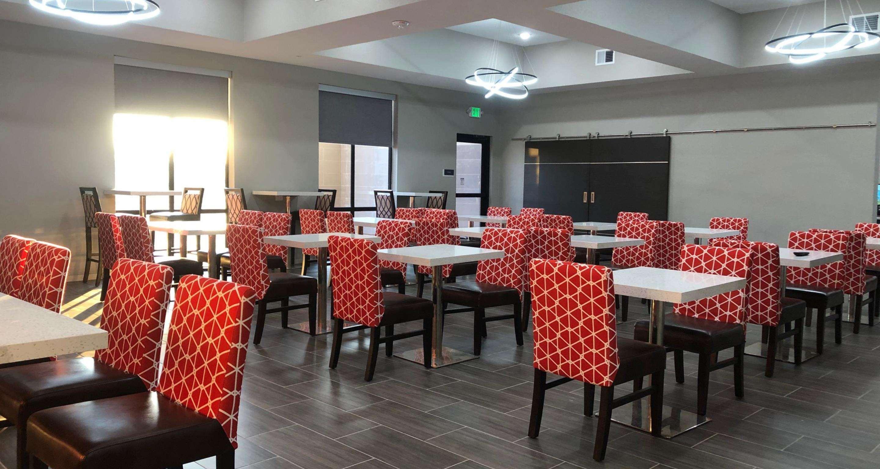 La Quinta Inn & Suites By Wyndham Coralville Iowa City Bagian luar foto