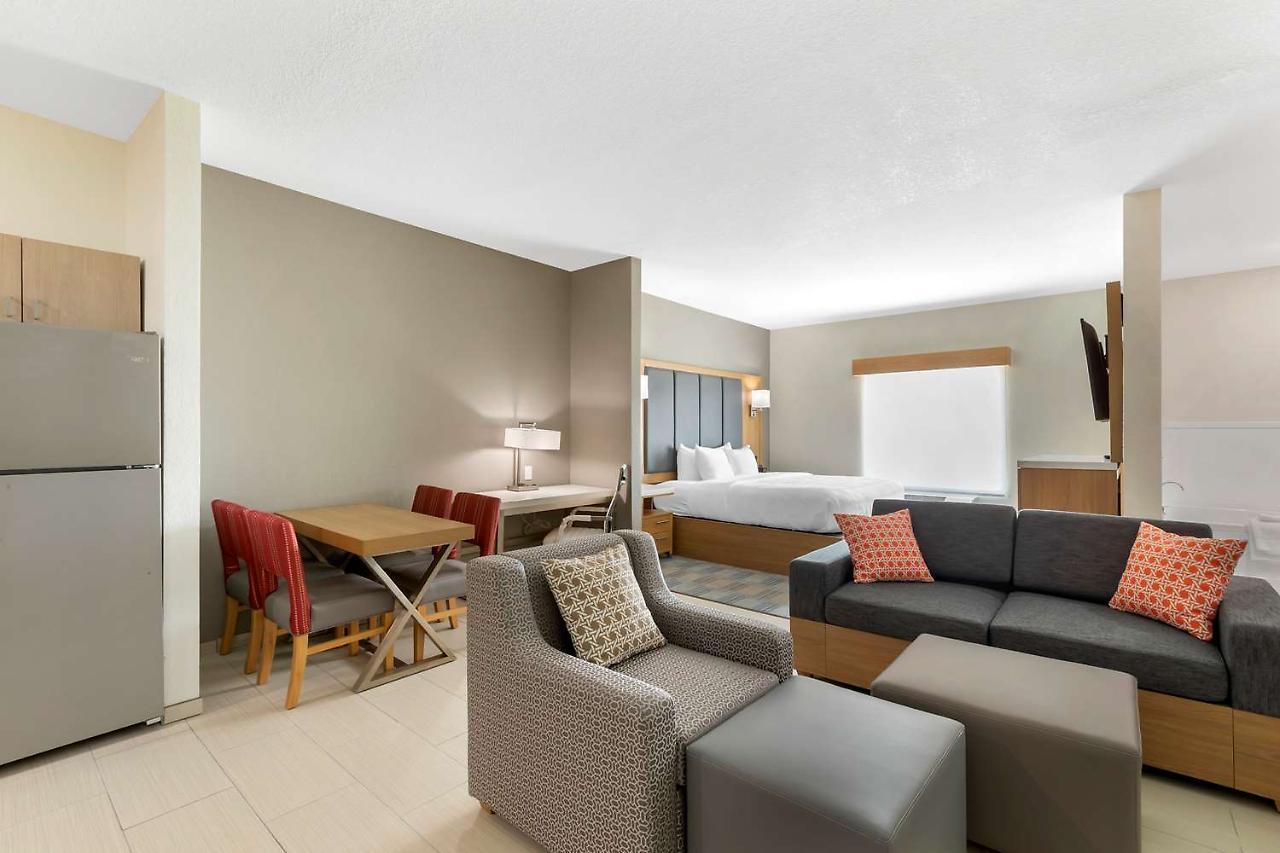 La Quinta Inn & Suites By Wyndham Coralville Iowa City Bagian luar foto