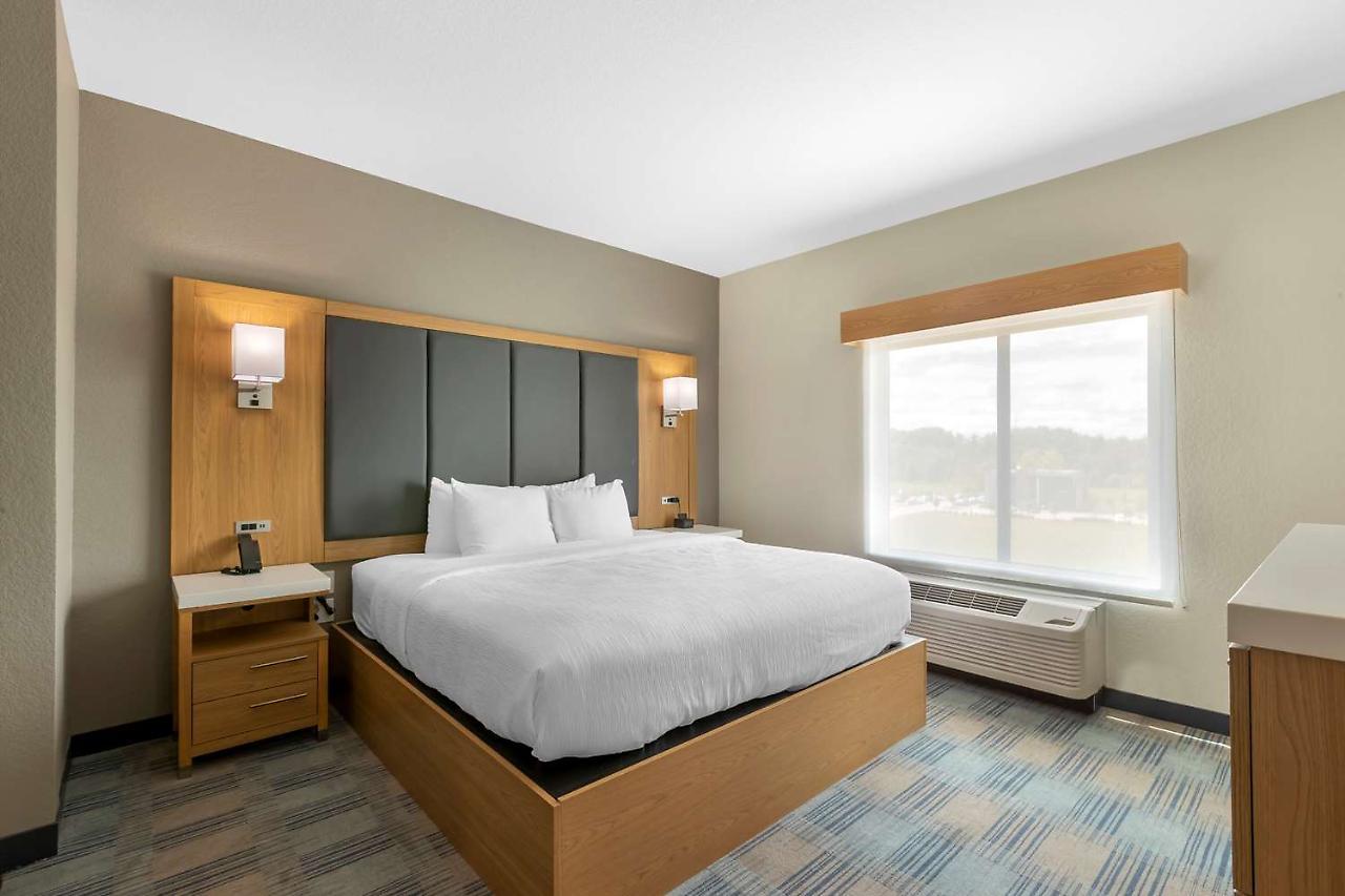 La Quinta Inn & Suites By Wyndham Coralville Iowa City Bagian luar foto