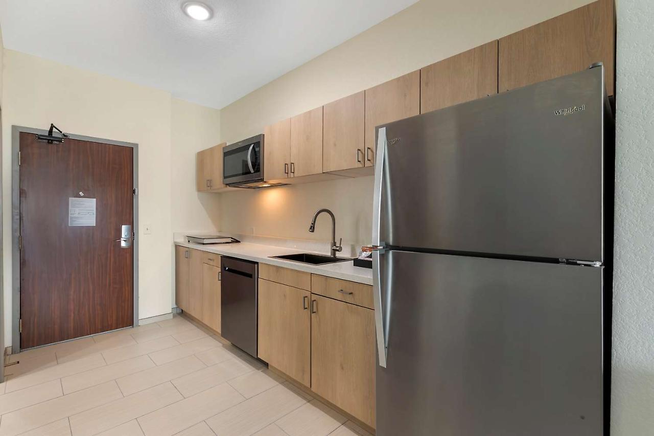 La Quinta Inn & Suites By Wyndham Coralville Iowa City Bagian luar foto