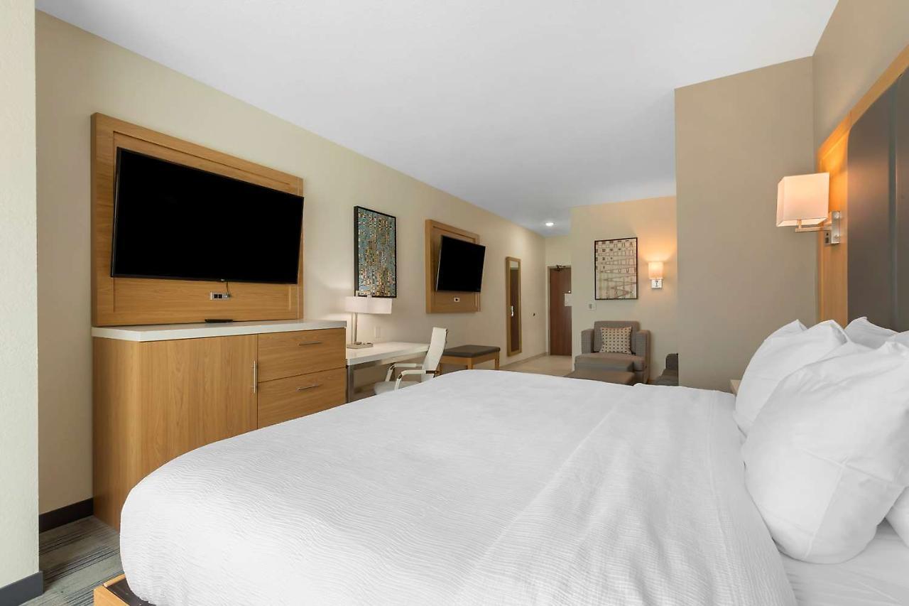 La Quinta Inn & Suites By Wyndham Coralville Iowa City Bagian luar foto