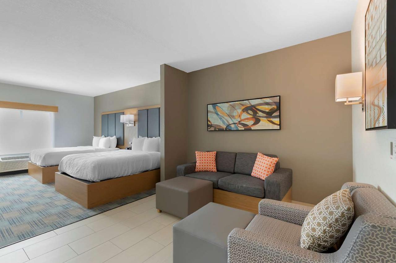 La Quinta Inn & Suites By Wyndham Coralville Iowa City Bagian luar foto