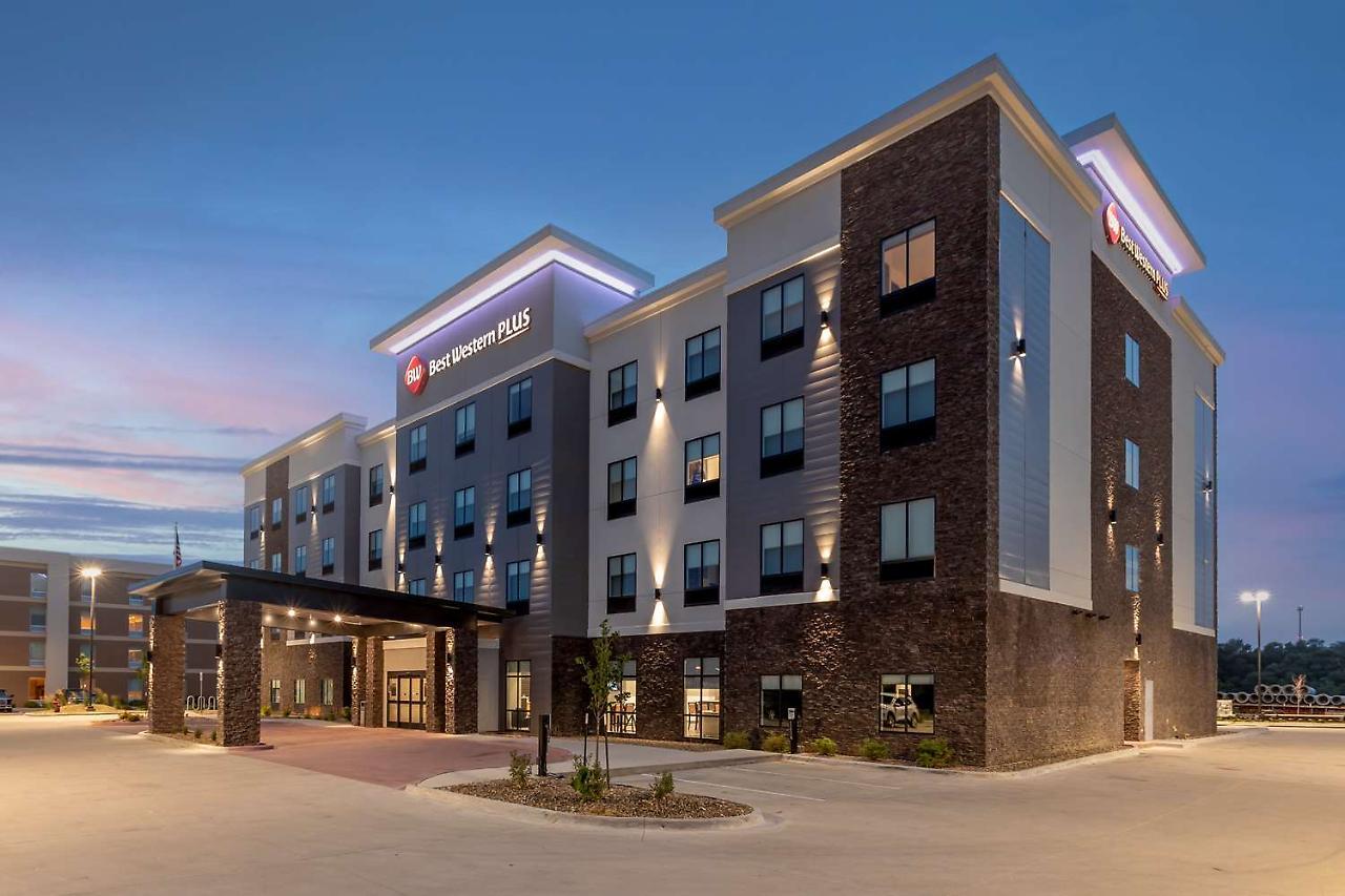La Quinta Inn & Suites By Wyndham Coralville Iowa City Bagian luar foto