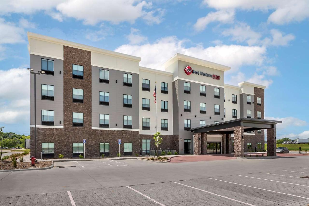 La Quinta Inn & Suites By Wyndham Coralville Iowa City Bagian luar foto
