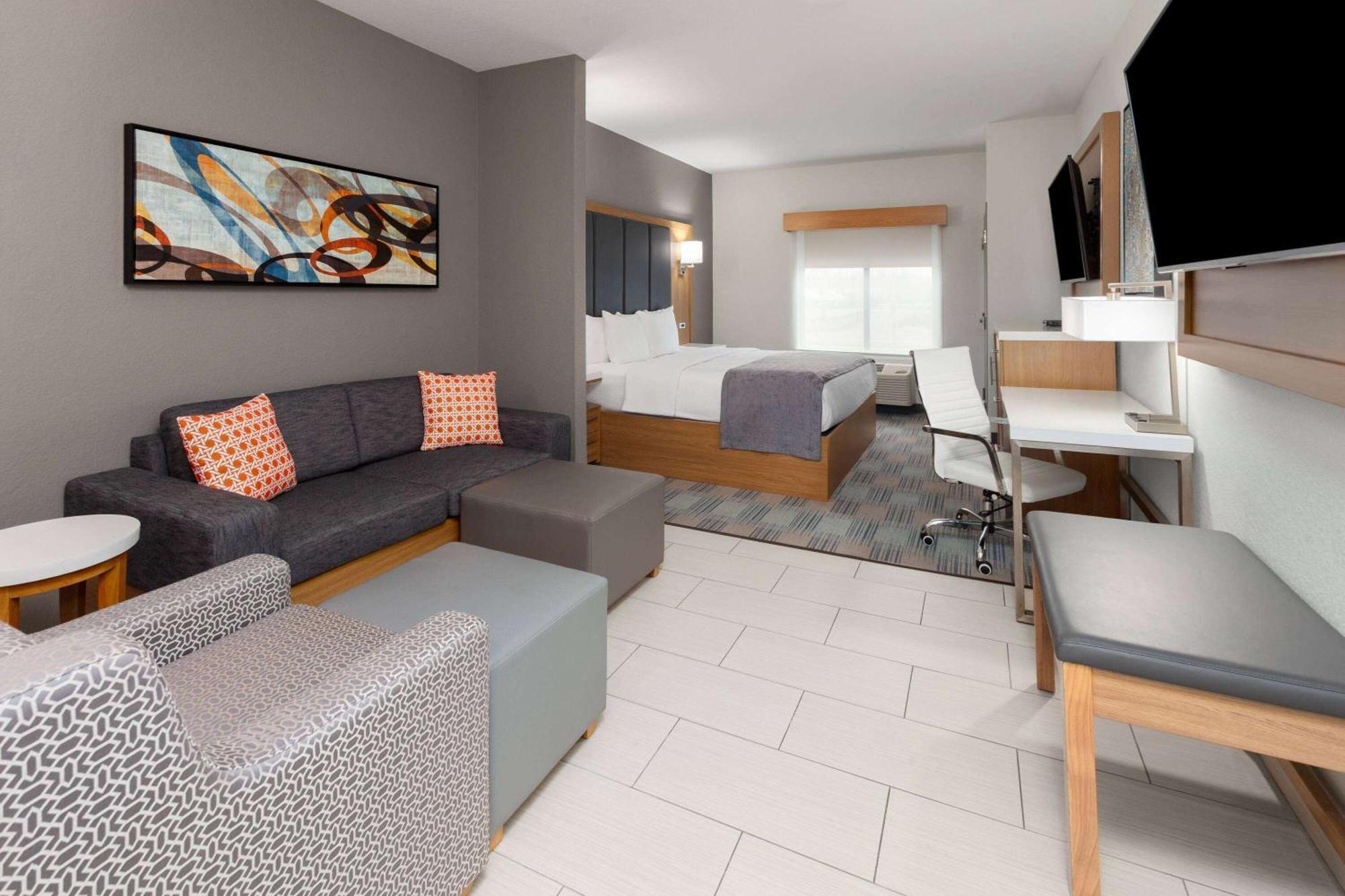 La Quinta Inn & Suites By Wyndham Coralville Iowa City Bagian luar foto