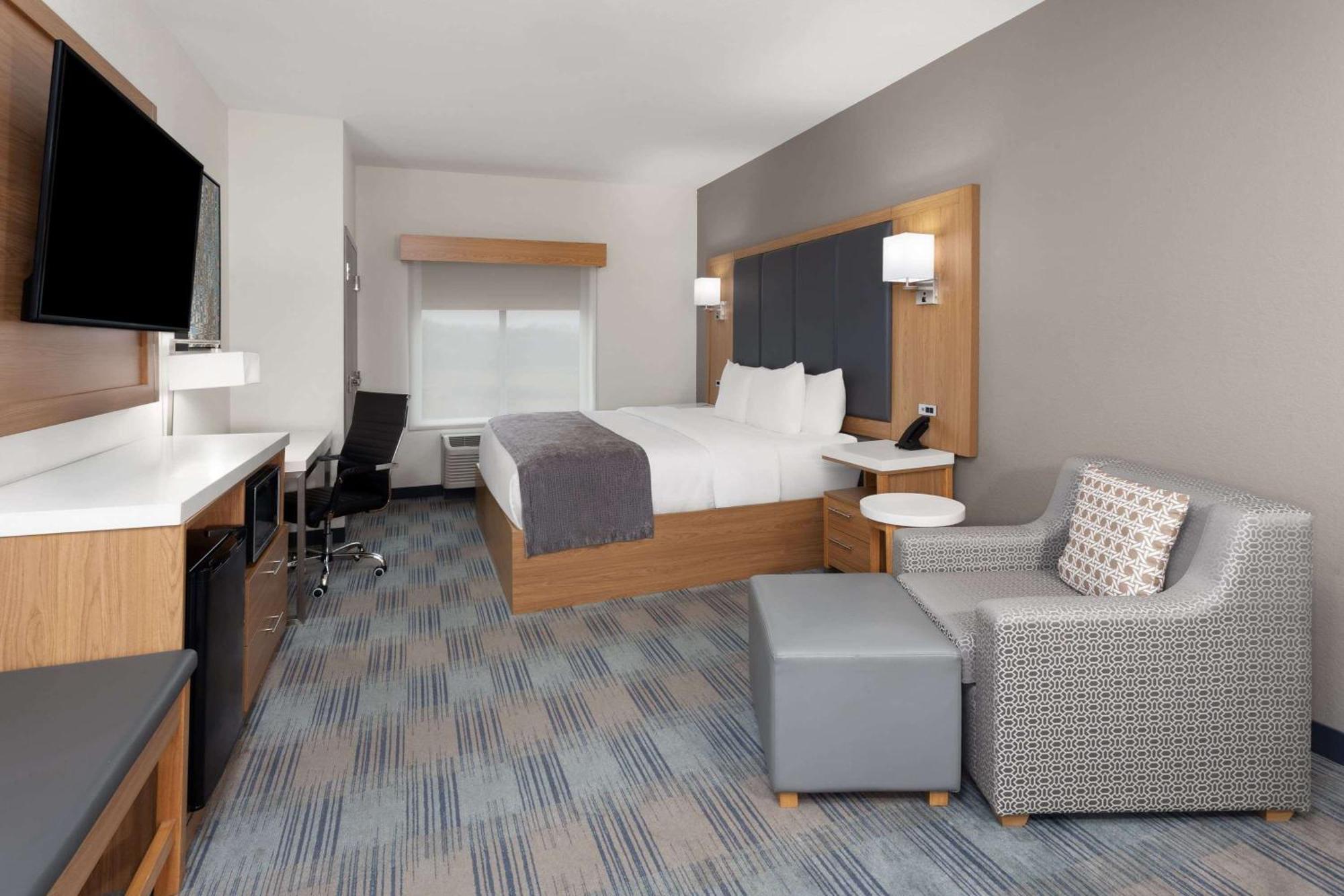 La Quinta Inn & Suites By Wyndham Coralville Iowa City Bagian luar foto