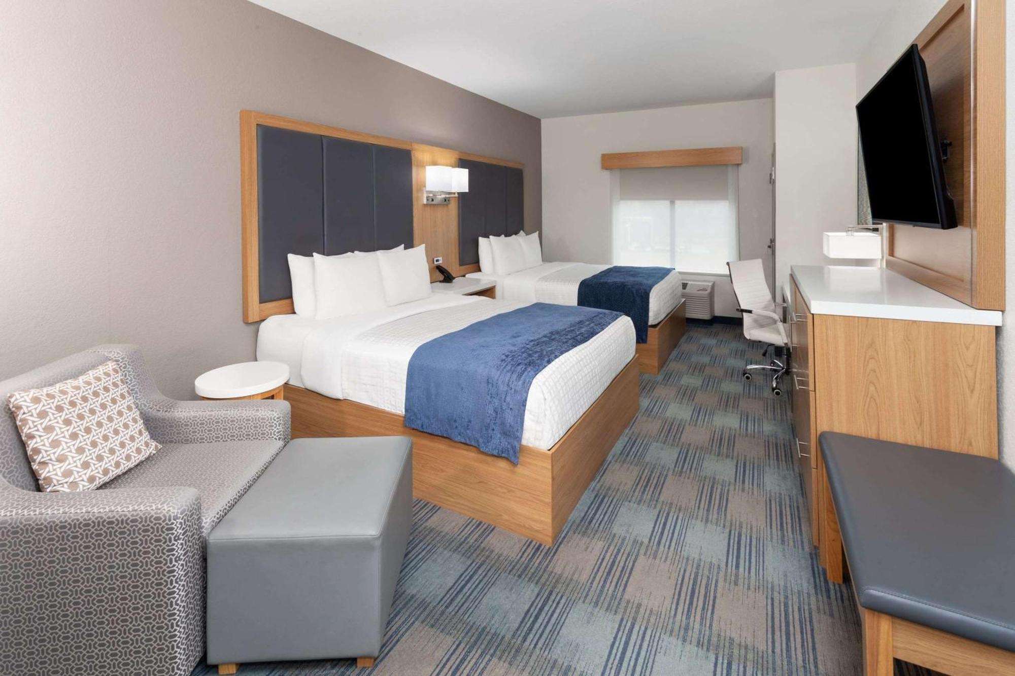 La Quinta Inn & Suites By Wyndham Coralville Iowa City Bagian luar foto