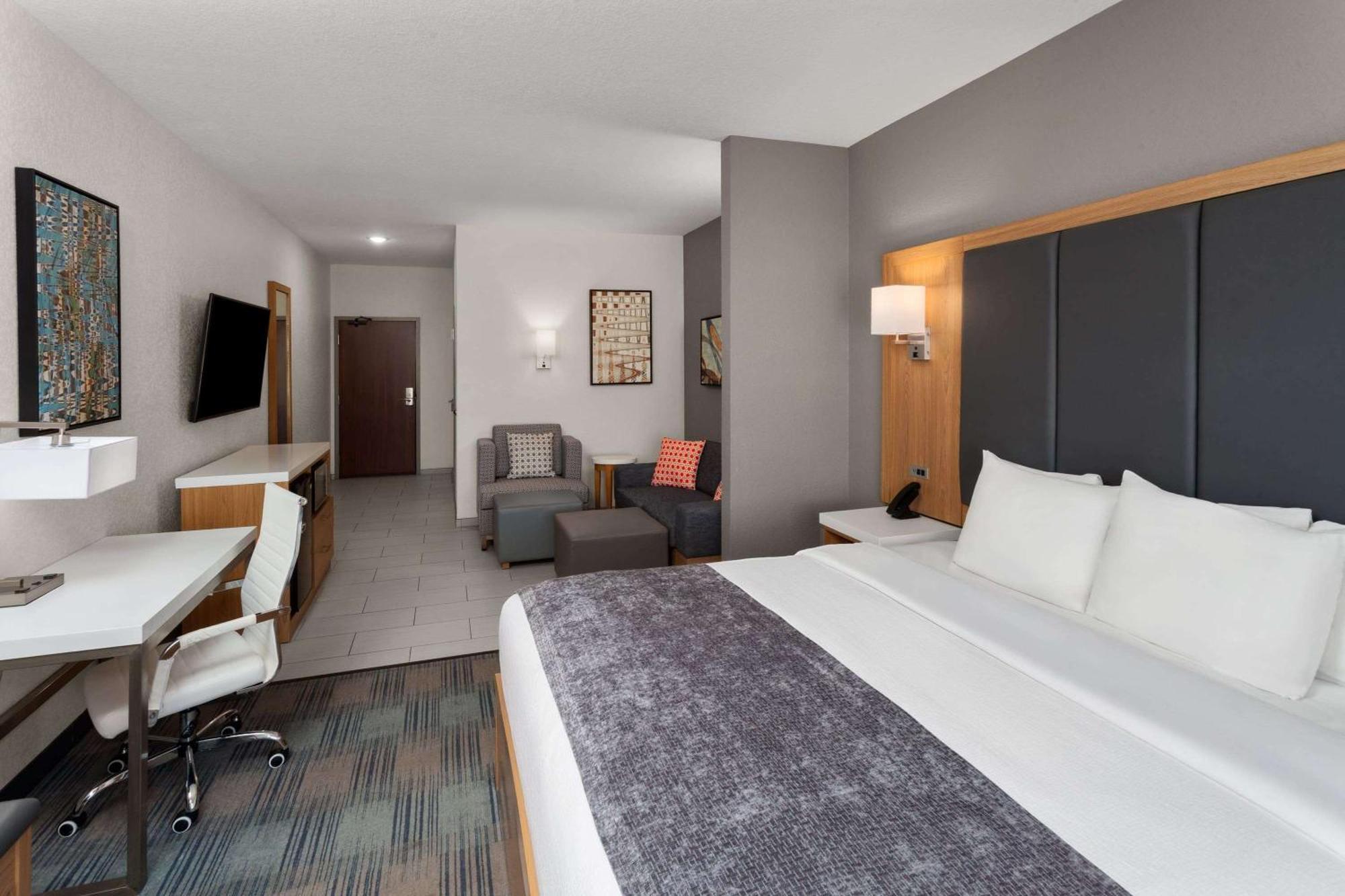 La Quinta Inn & Suites By Wyndham Coralville Iowa City Bagian luar foto